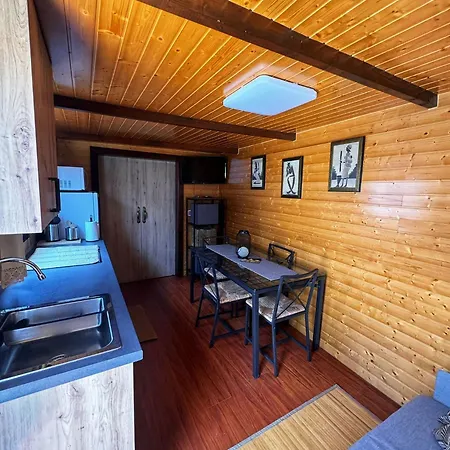 Y Lofts Makana Πλάγια Μπλάνκα